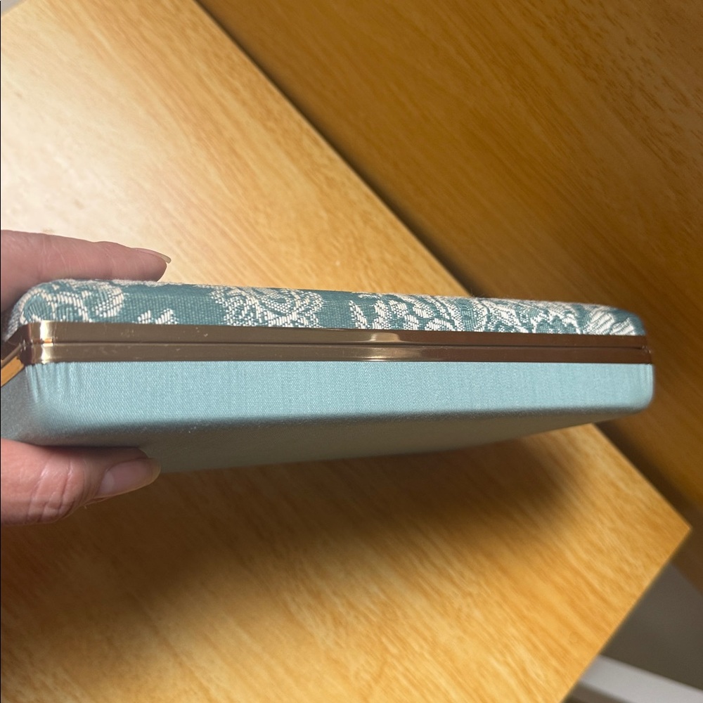 Vintage Travel Clamshell jewelry box with mirror 💍🩵 - Picture 15 of 17